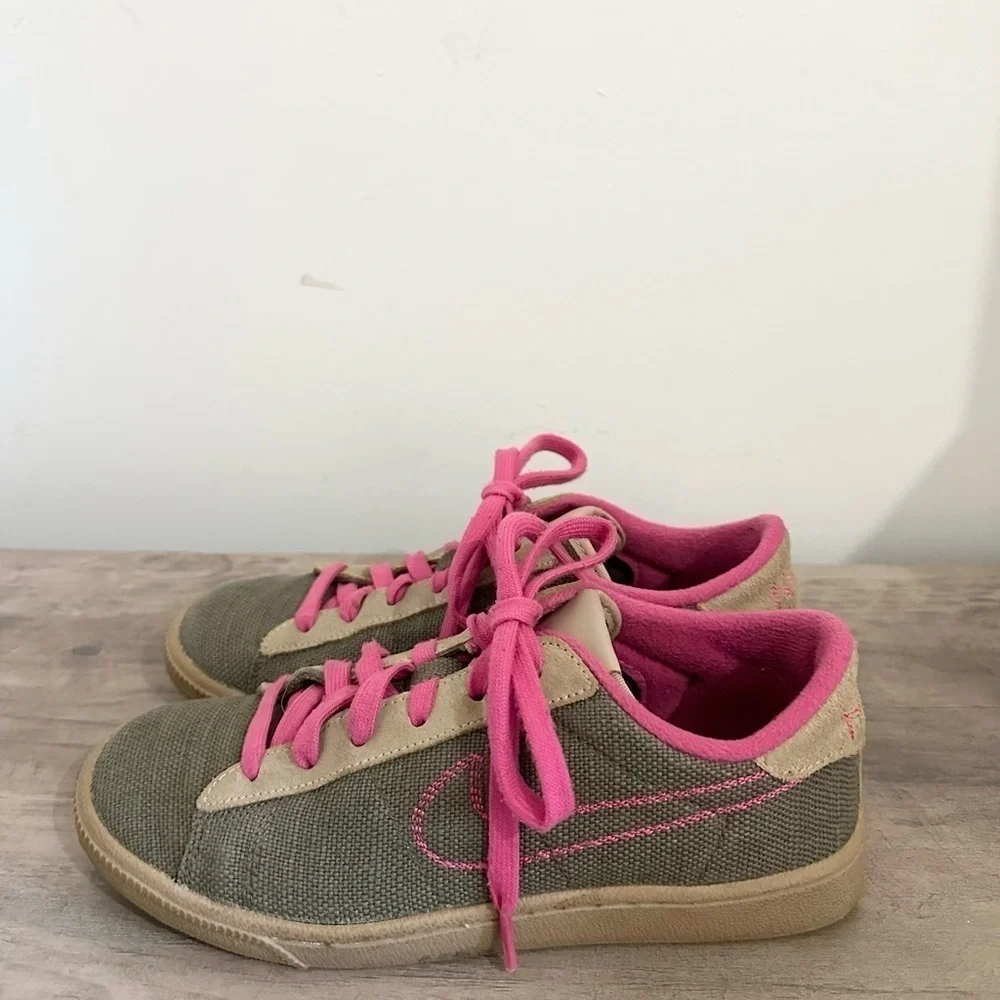 *** RARE *** Women’s Nike Court Low Sneakers Size 6 Pink Style # 310006-261